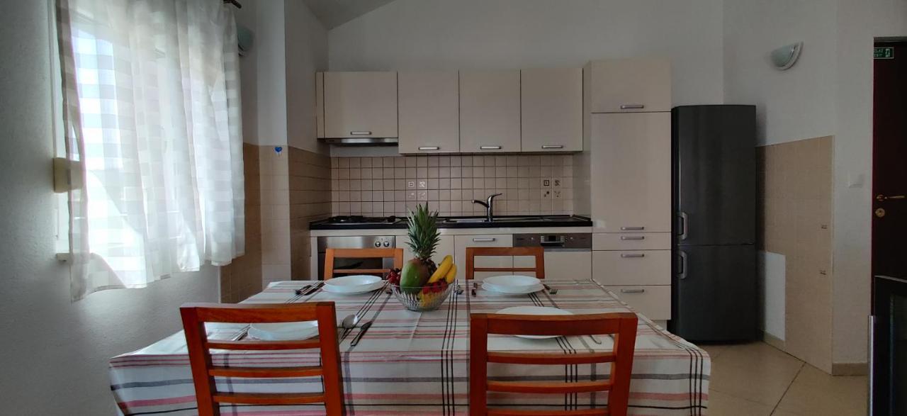 Apartment Dea Trogir Bagian luar foto