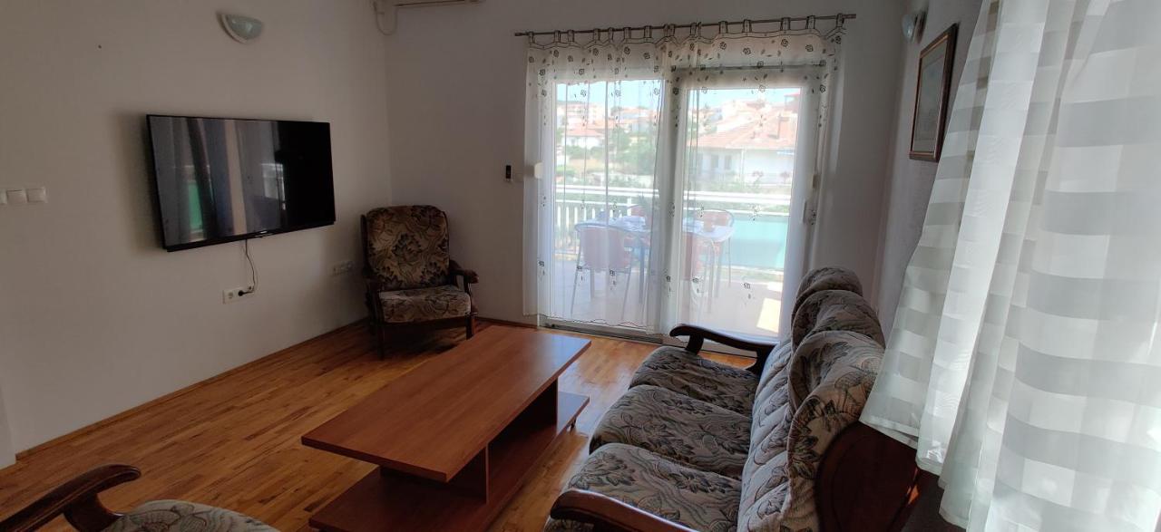 Apartment Dea Trogir Bagian luar foto